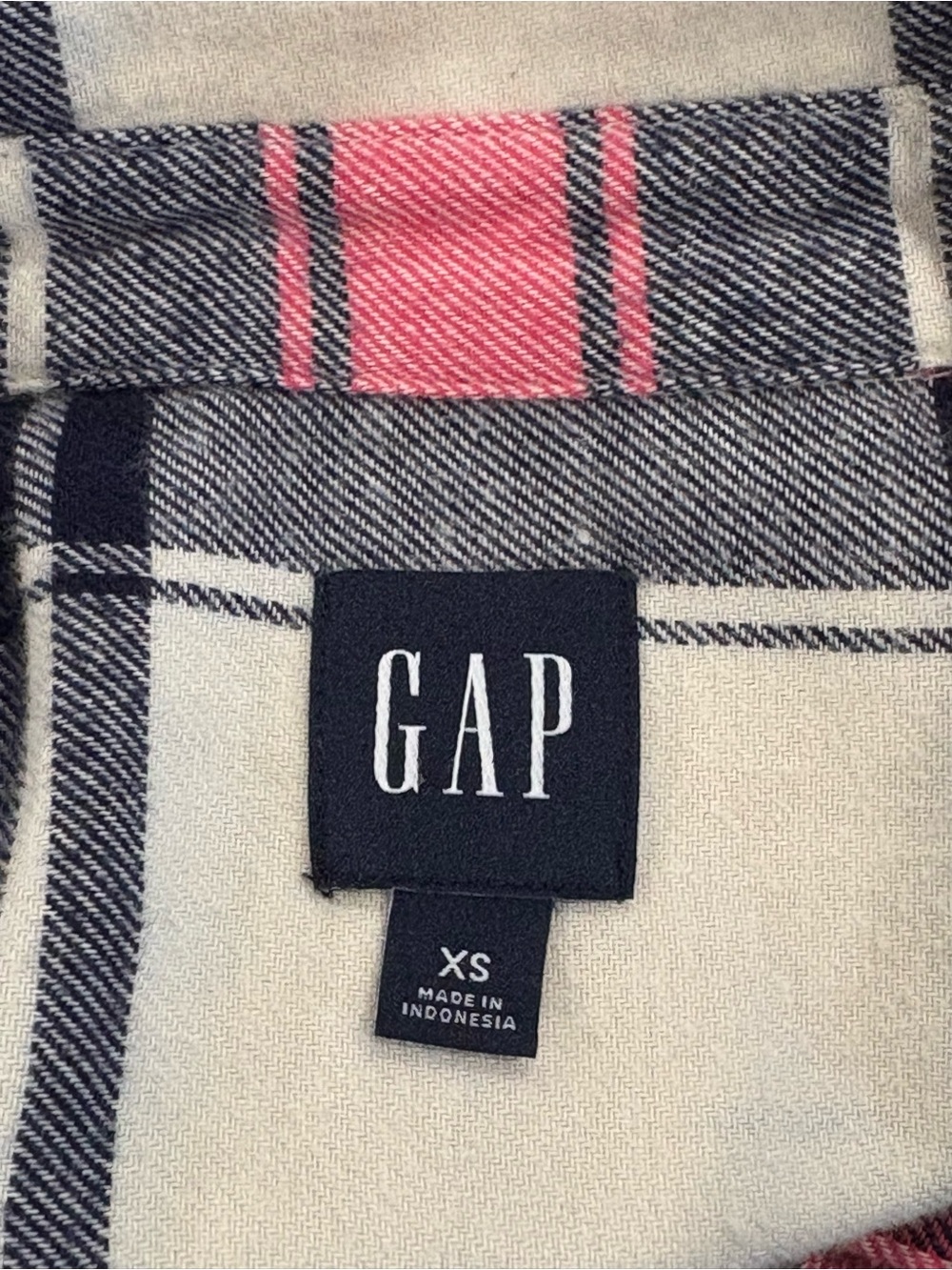 GAP (OVERSIZED) XS women’s Pink,Cream
& Gray/Navy Plaid Button-Down Shirt. - Picture 7 of 13